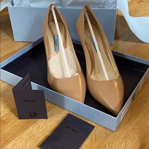 NWT Prada size 8 tan heels